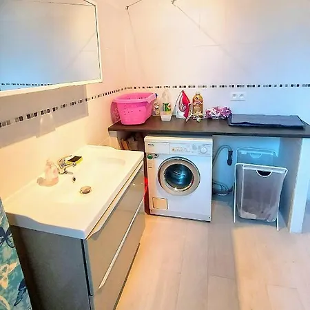 Charmante Chambre A Louer Au Centre De Gilly Homestay